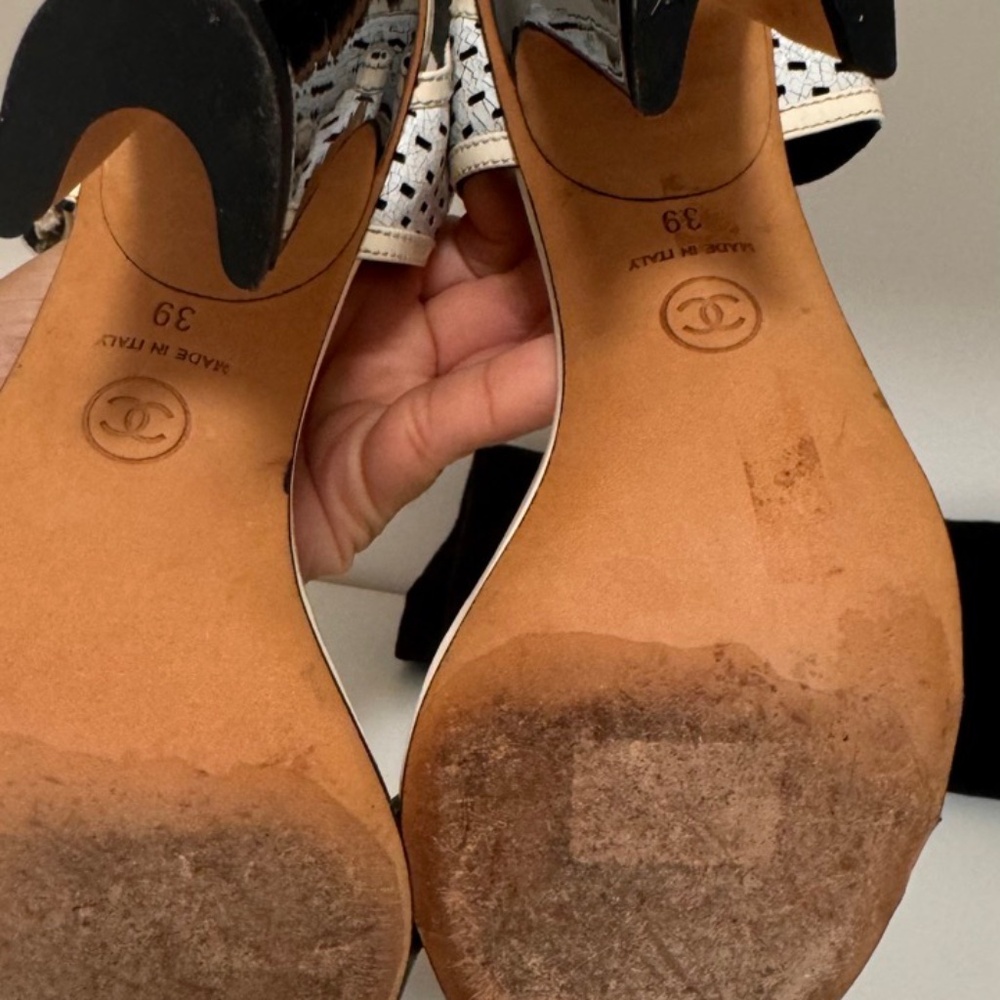 CHANEL Black and White Sandals - Picture 6 of 6
